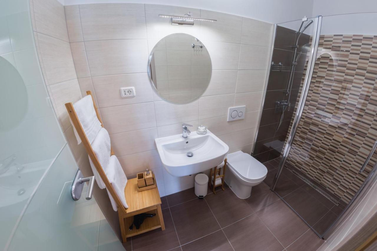 Med Oljkami Apartment Koper Buitenkant foto